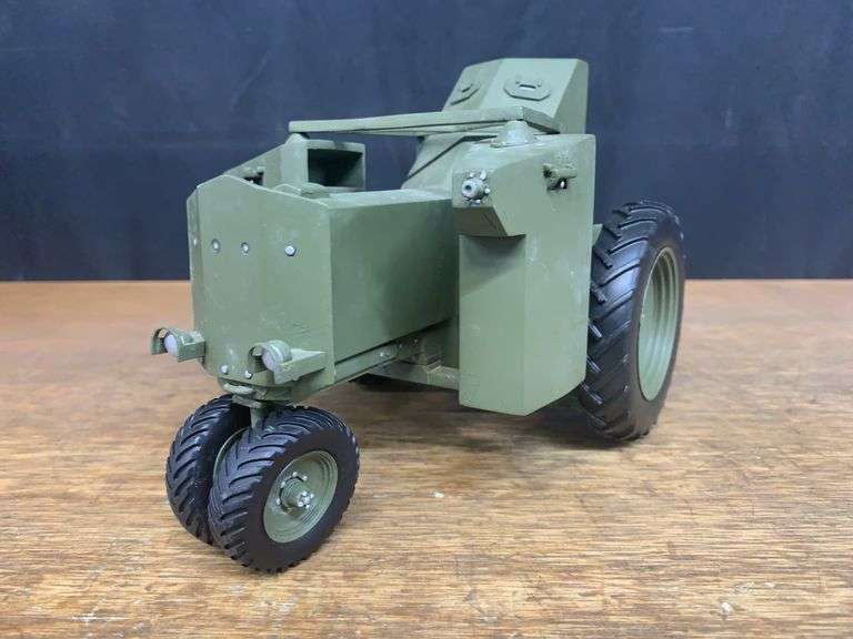 1/16 John Deere Armored A Tractor SC image