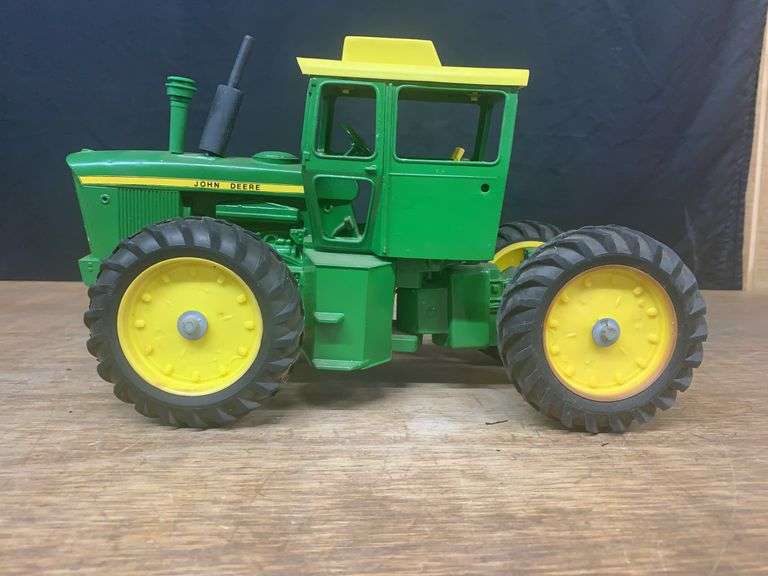 1/16 John Deere 7520 Ertl image