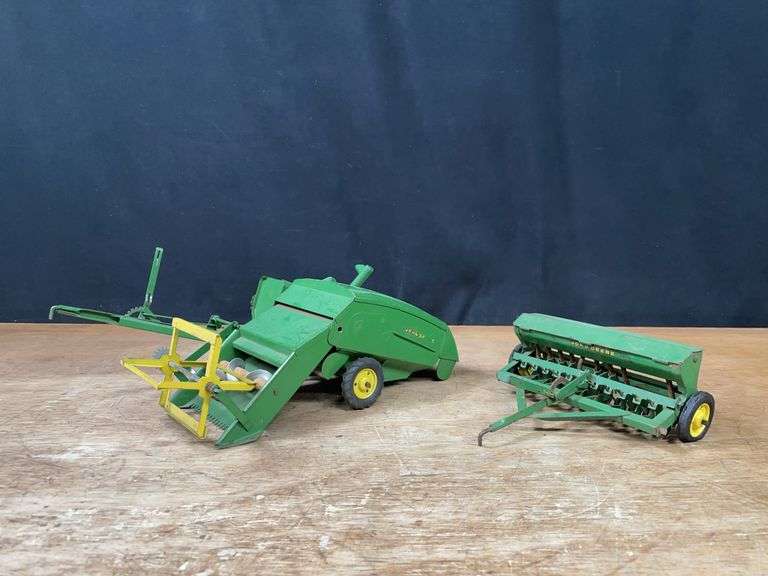 (2) 1/16 John Deere 30 Combine + Grain Drill Eska image