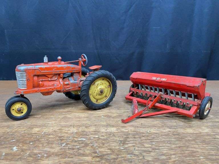 (2) 1/16 Tru-Scale M + Grain Drill Carter image