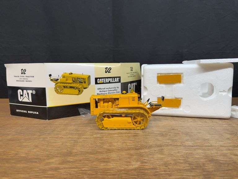 1/16 Caterpillar D2 Orchard Crawler NIB SC image