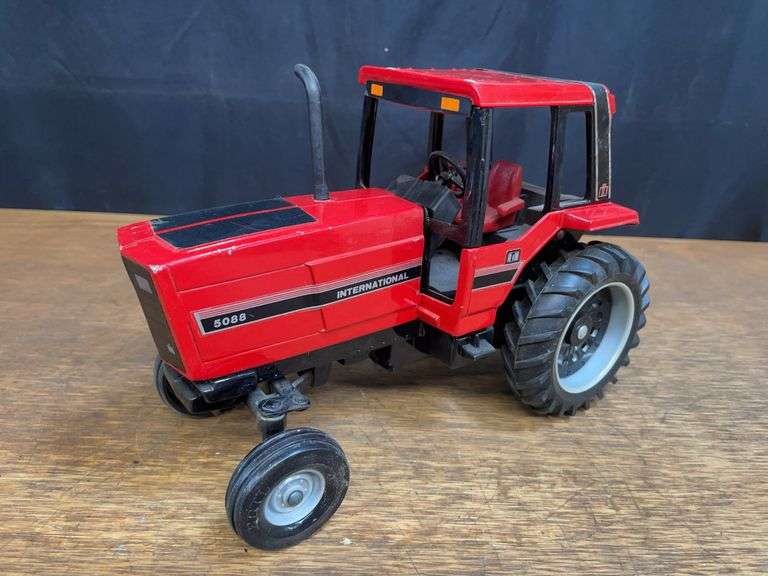 1/16 IH 5088 Ertl image