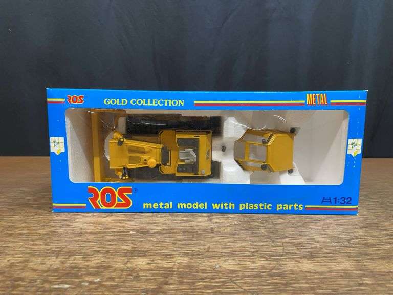 1/32 Fiat-Allis FD14E Crawler NIB ROS image