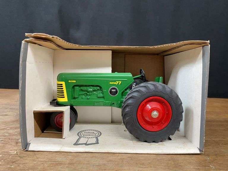 1/16 Oliver Super 77 Puller 1998 Louisville NIB SC image