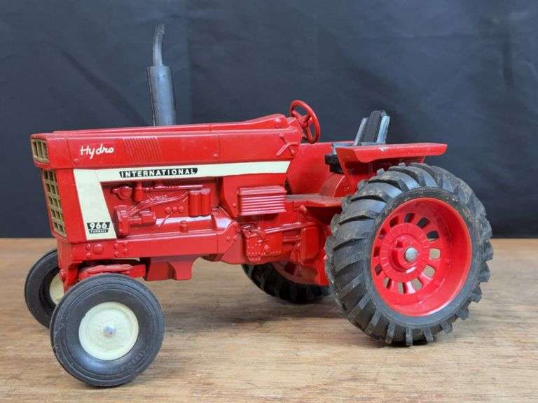 1/16 IH 966 Ertl image