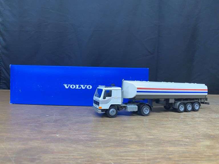 1/50 Volvo FL10 Tanker Semi NIB Conrad image