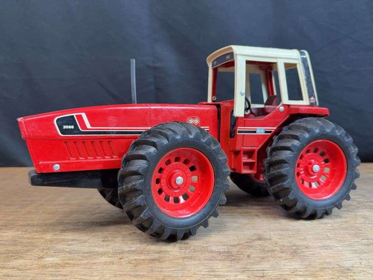 1/16 IH 3588 Ertl image