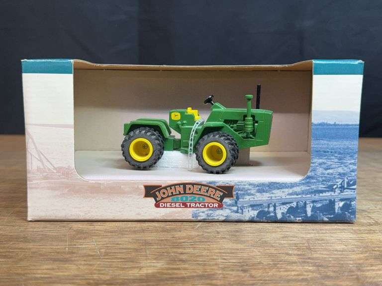 1/43 John Deere 8020 NIB SC image