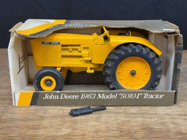 1/16 John Deere 5010I NIB Ertl image