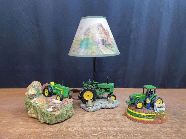 (3) John Deere Lamp + Decorations image