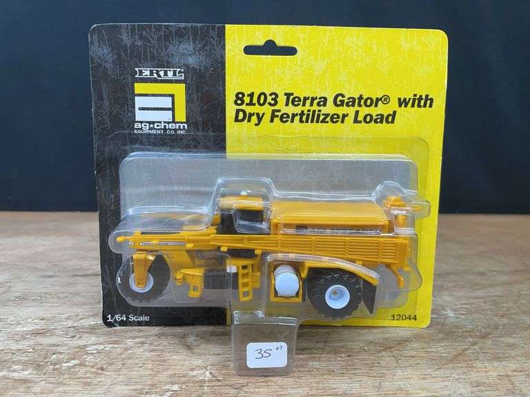 1/64 Ag-Chem 8103 Terra Gator Dry Spreader NIB Ertl image