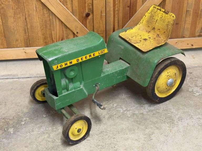 John Deere LGT Pedal Ertl image