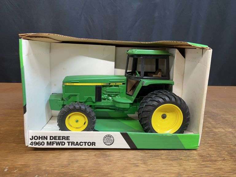 1/16 John Deere 4960 NIB Ertl image
