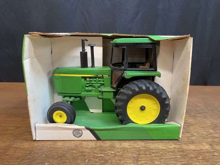 1/16 John Deere 4255 NIB Ertl image