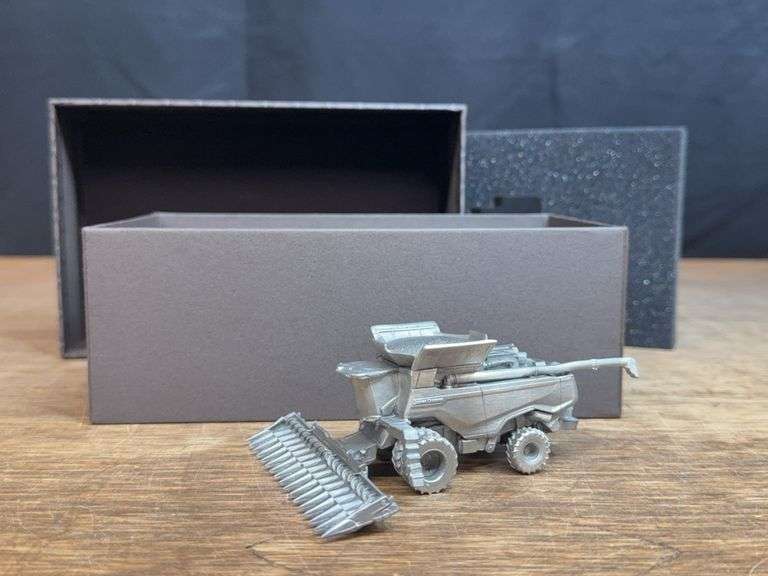 1/64 John Deere Pewter Combine NIB image