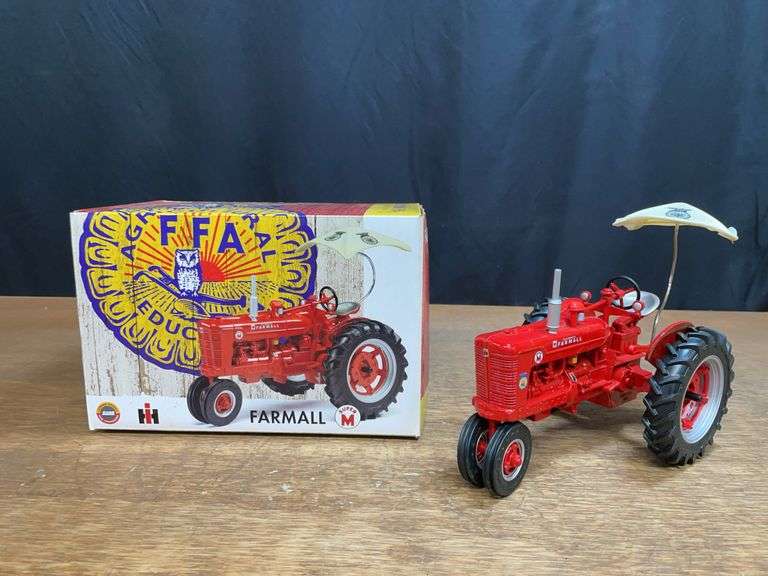 1/16 Farmall Super M 2003 Iowa FFA NIB Ertl image