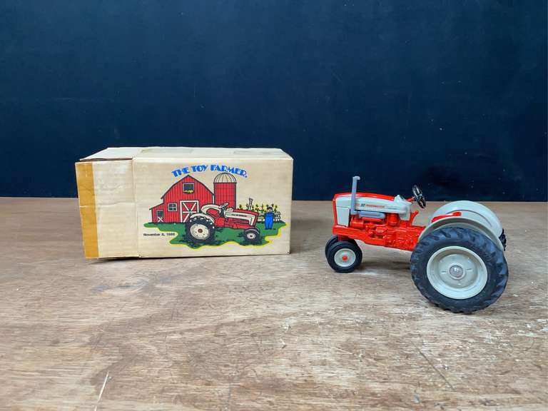 1/16 Ford 901 1986 NFTS NIB Ertl image