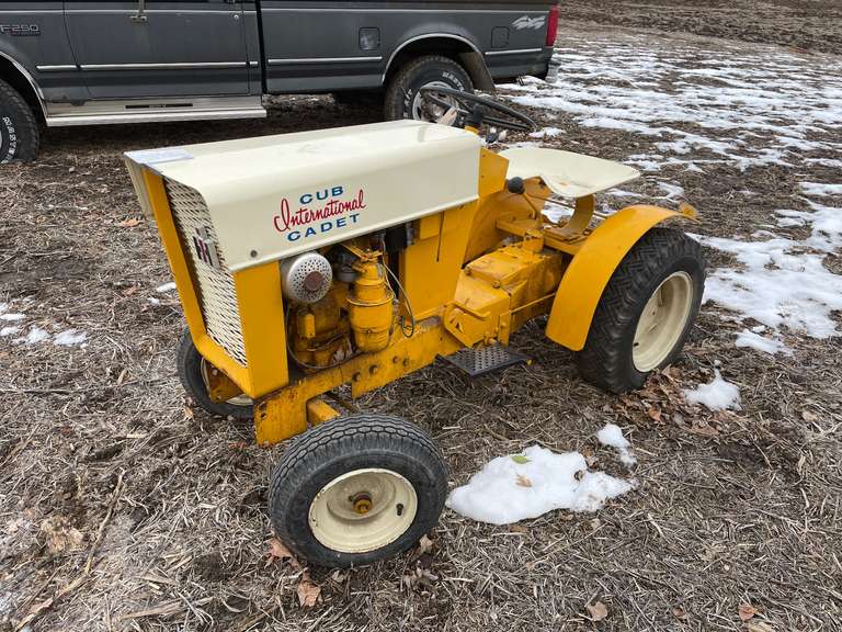 International Cub Cadet 7HP Lawn and Garden Tractor image