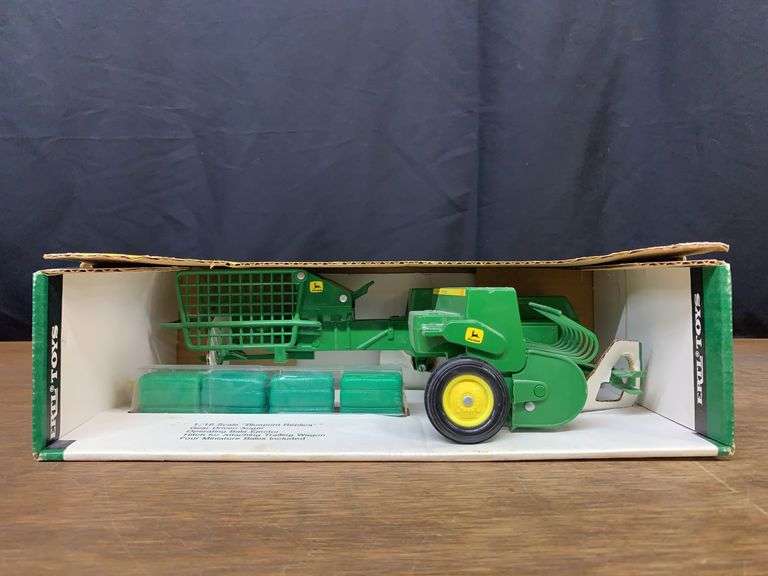 1/16 John Deere Baler NIB Ertl image