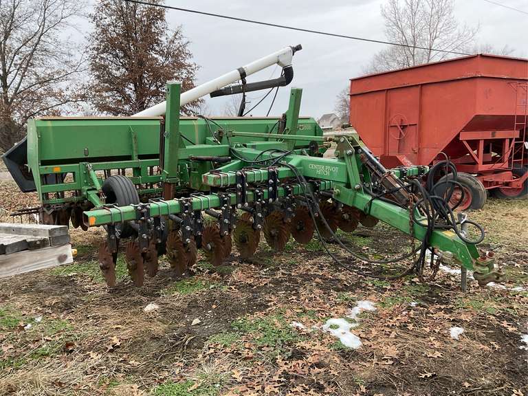 Great Plains Solid Stand 15' No-Till Drill image