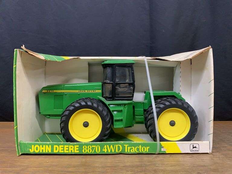 1/16 John Deere 8870 NIB Ertl image