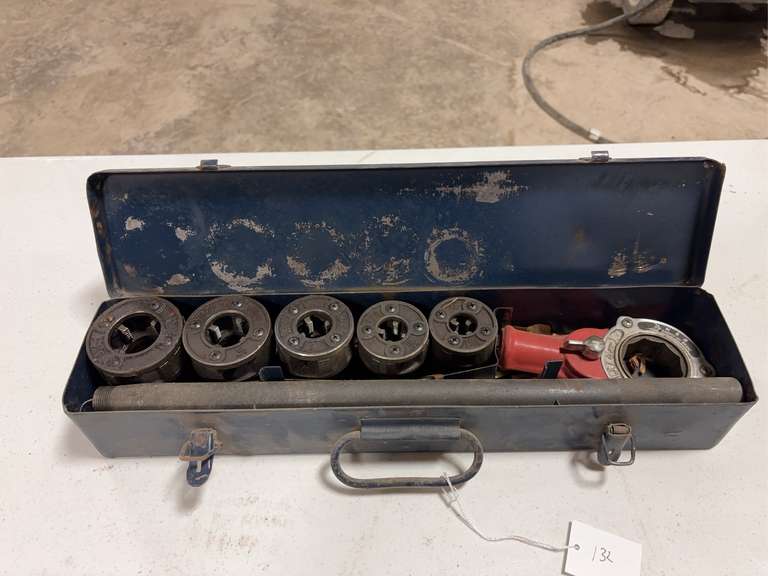 Pipe Thread Kit with Box image