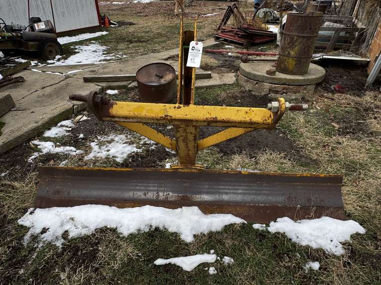 8' 3 Pt. Rear Blade image