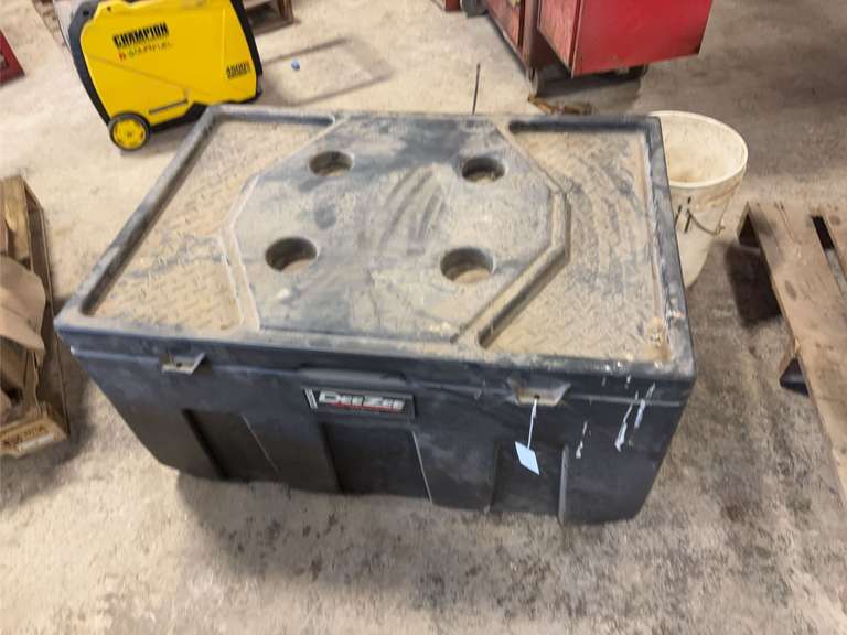 Dee Zee tool chest. Large. image