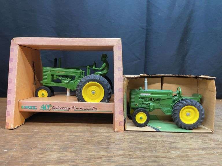 (2) 1/16 John Deere A + M NIB Ertl image