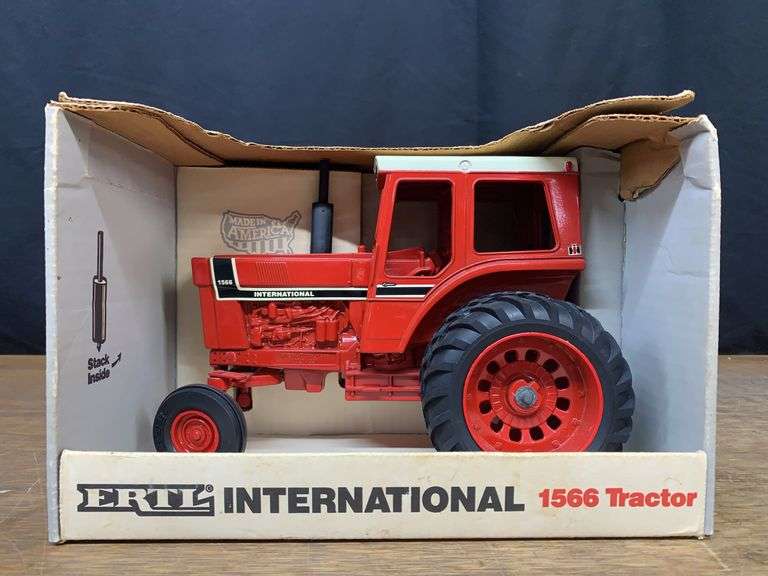 1/16 IH 1566 Special Edition NIB Ertl image