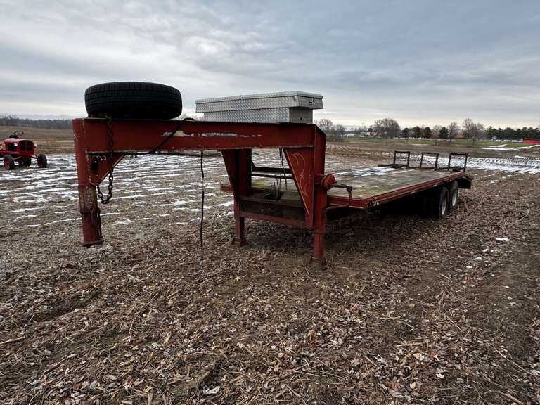 Holland Formula 150 Tandem Axle w/Duals Gooseneck Trailer image