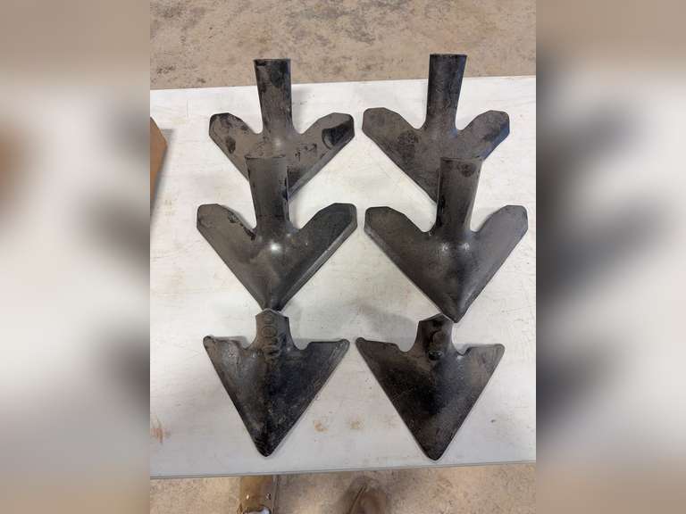 Case IH Field Cultivator Shovels image