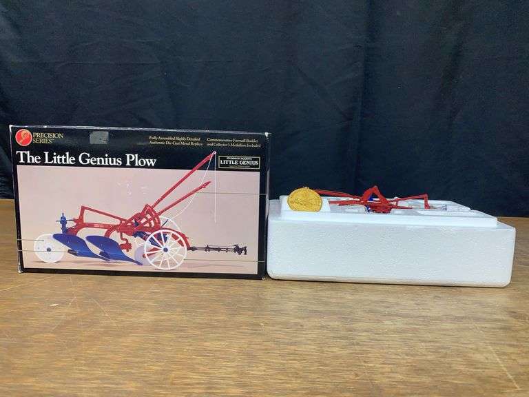 1/16 McCormick-Deering Little Genius Plow Precision NIB Ertl image