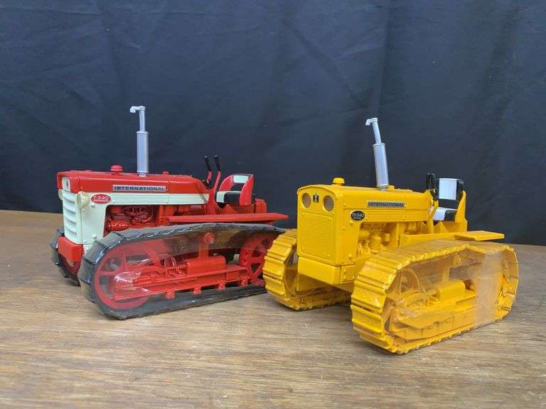 (2) 1/16 IH T-340 + TD-340 Crawlers Ertl image
