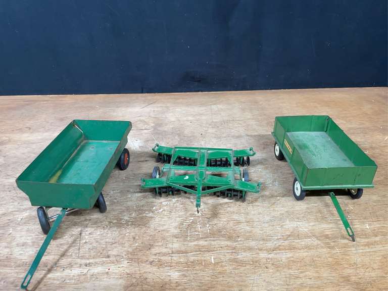 (3) 1/16 Oliver Wagons + Disk image