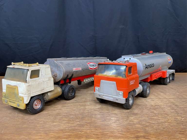 (2) Texaco + Amoco Tanker Semis Ertl image