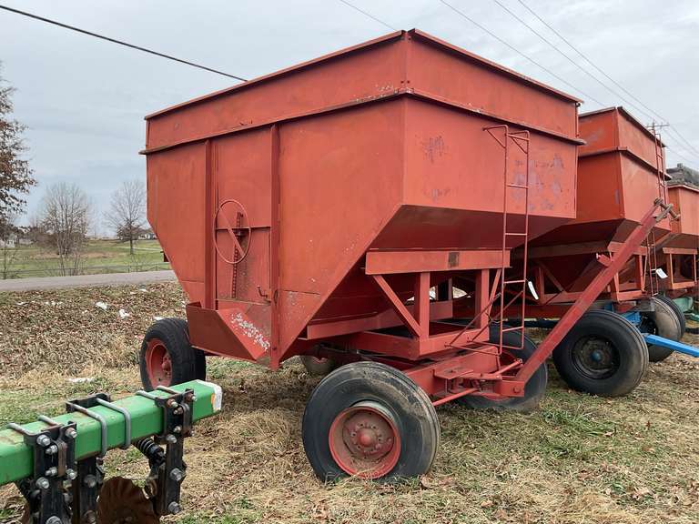 Gravity Flow Wagon image