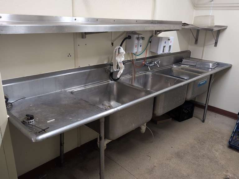 Advance 3 Bay Sink System with Shelves - Stainless 10 Ft image