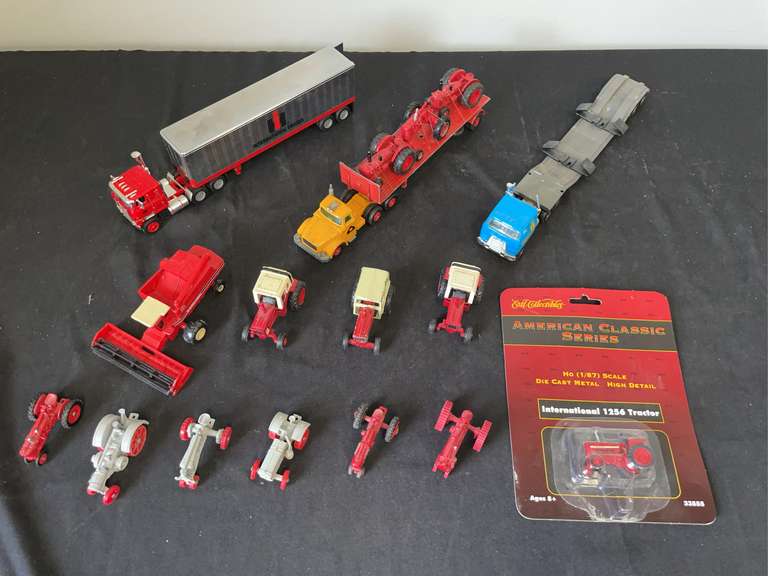 (14) 1/64 IH Tractors, Combine, Truck image