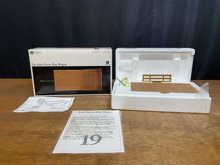 1/16 John Deere Hay Wagon Precision NIB Ertl image