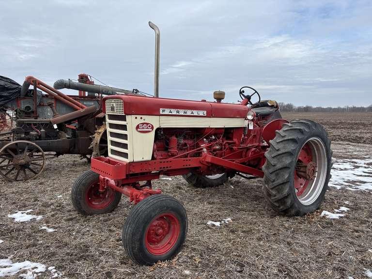 Farmall 560 Wide Front (Puller?) image