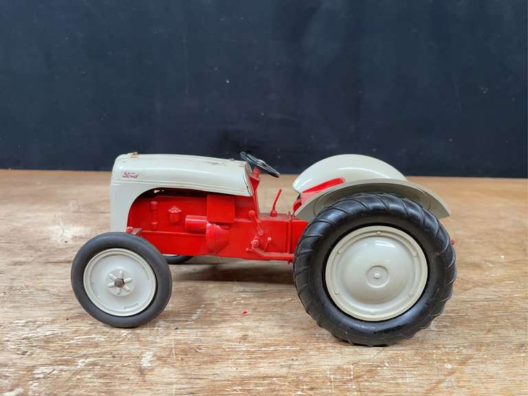 1/12 Ford 8N Product Miniature image