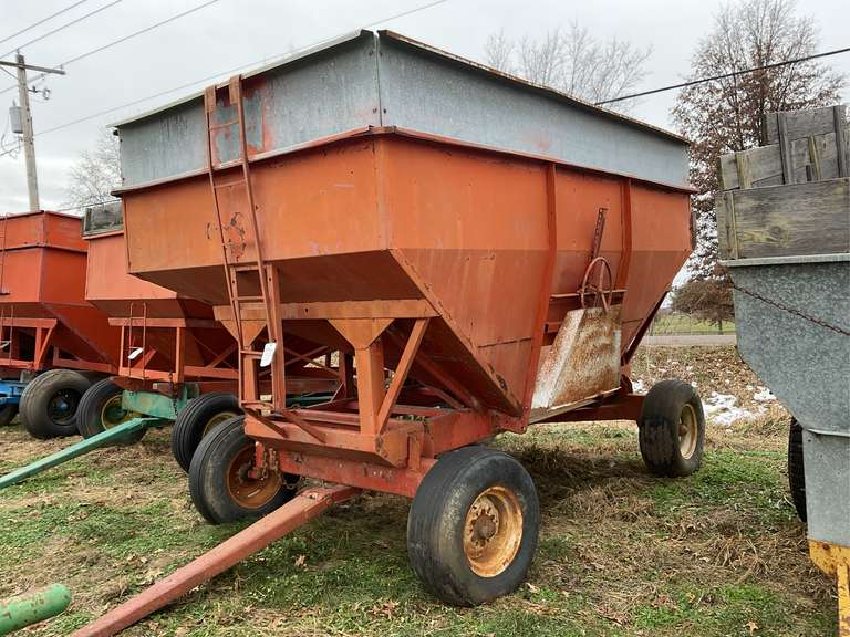 Gravity Flow Wagon image