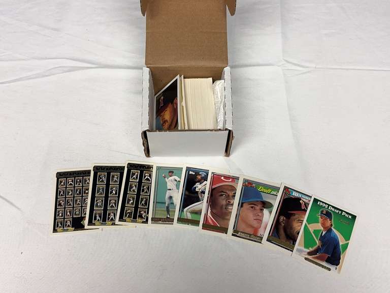 Box of Topps Gold Baseball Insert Cards image