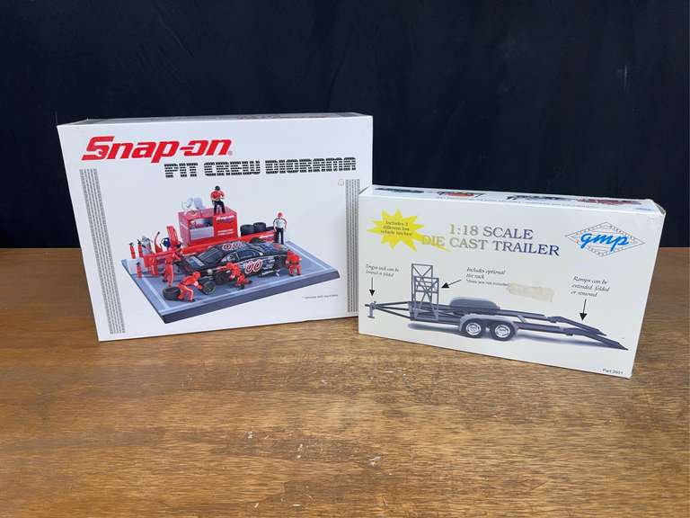 (2) 1/25 Snap-On NASCAR Pit Diorama & 1/18 Trailer GMP image