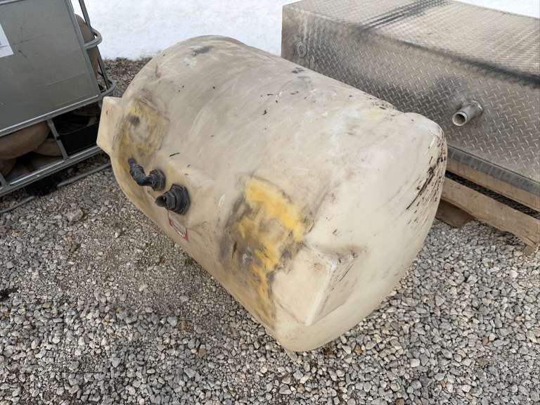 110 Gallon Sprayer Tank image