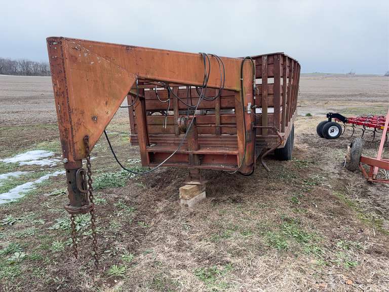 1974 14' Tri Star Grain Trailer image