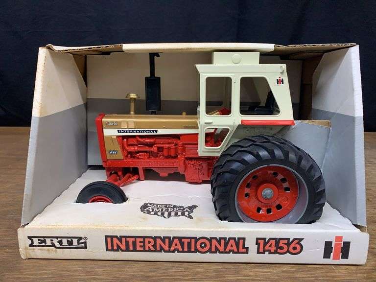 1/16 IH 1456 Gold Demonstrator NIB Ertl image