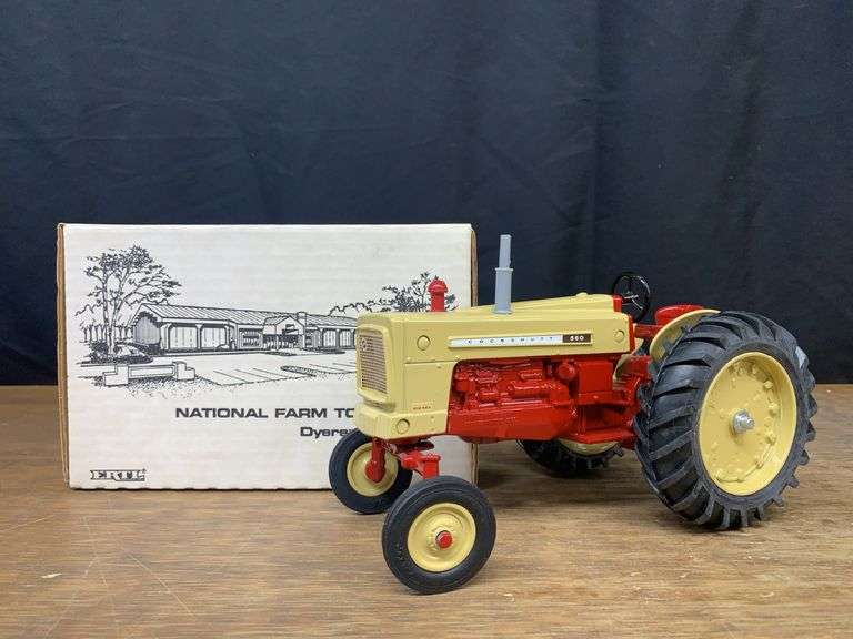 1/16 Cockshutt 560 1987 NFTM NIB Ertl image