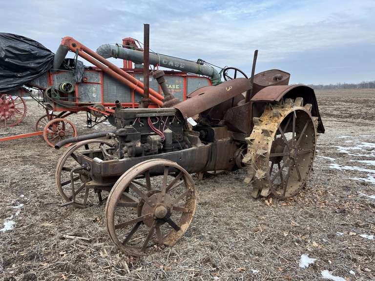 McCormick-Deering WK 40 Parts Tractor image